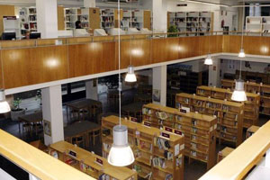 Fotografía de la sala de lectura de la Biblioteca de Aragón.