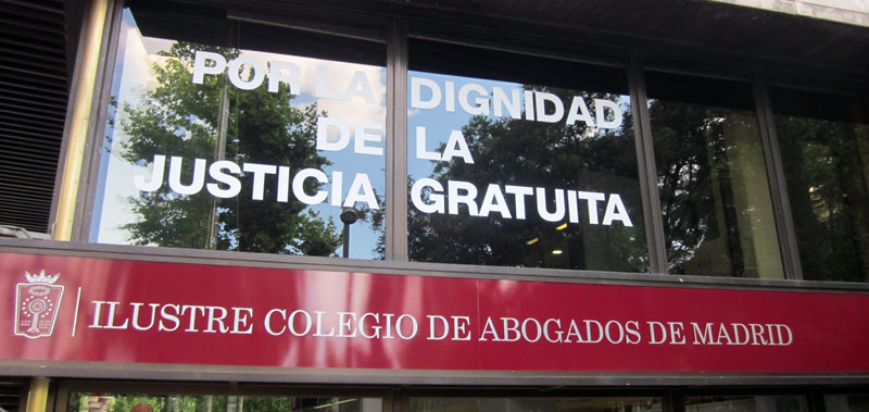 Foto de parte de la fachada del Ilustre Colegio de Abogados de Madrid