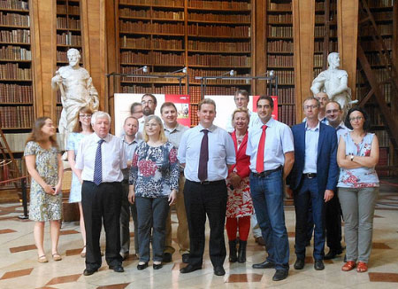 El equipo de ENUMERATE en la Biblioteca Nacional de Austria en Viena. Con corbata roja Jesús Domínguez de DIGIBÍS.